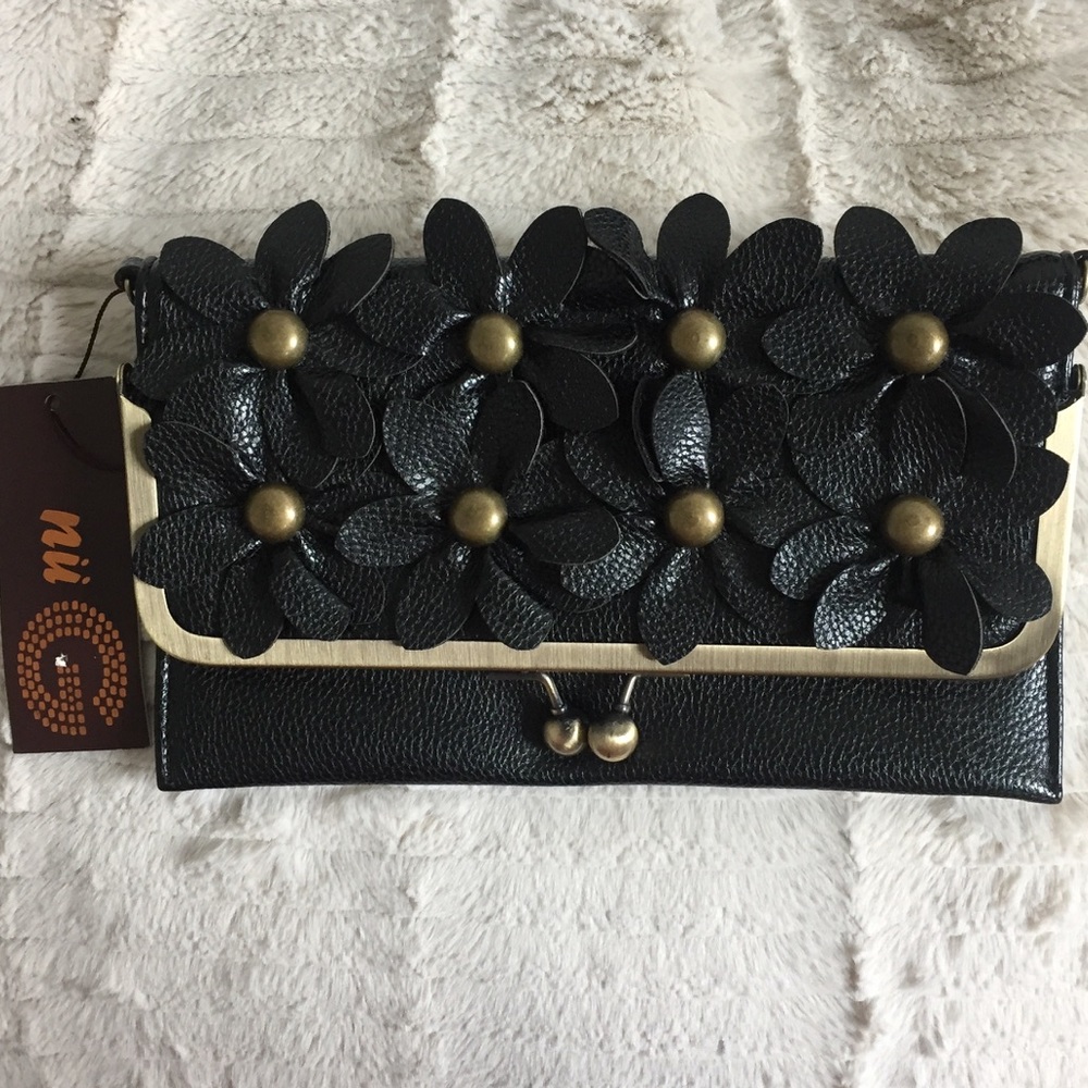 🆕 NuG Faux Leather Flower Foldover Clutch
